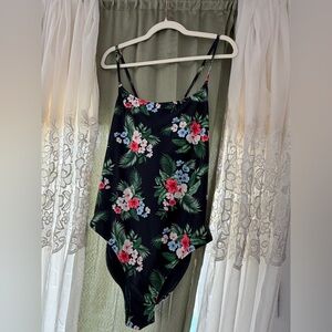 Old Navy Hawaiian Floral Swimsuit 1 Piece Tie Back Size XL Spring Vacation